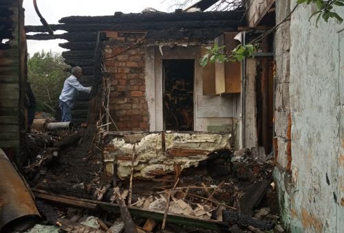 Адресная помощь жителям п.Загорянки после пожара в частном жилом доме 